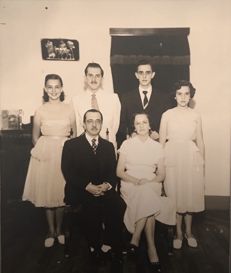 Márcio com os pais José Diogo e Salma Bastos e os irmãos Maria Izabel, Maurício e Maria Amélia