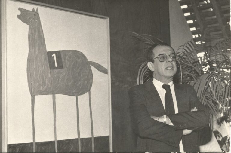 Márcio em seu escritório nos anos 80